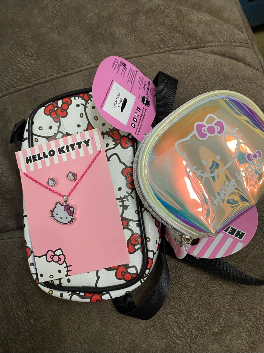 Hello Kitty Pink Necklace with Crossbody and Iridescent Pouch - Picture 3 of 5